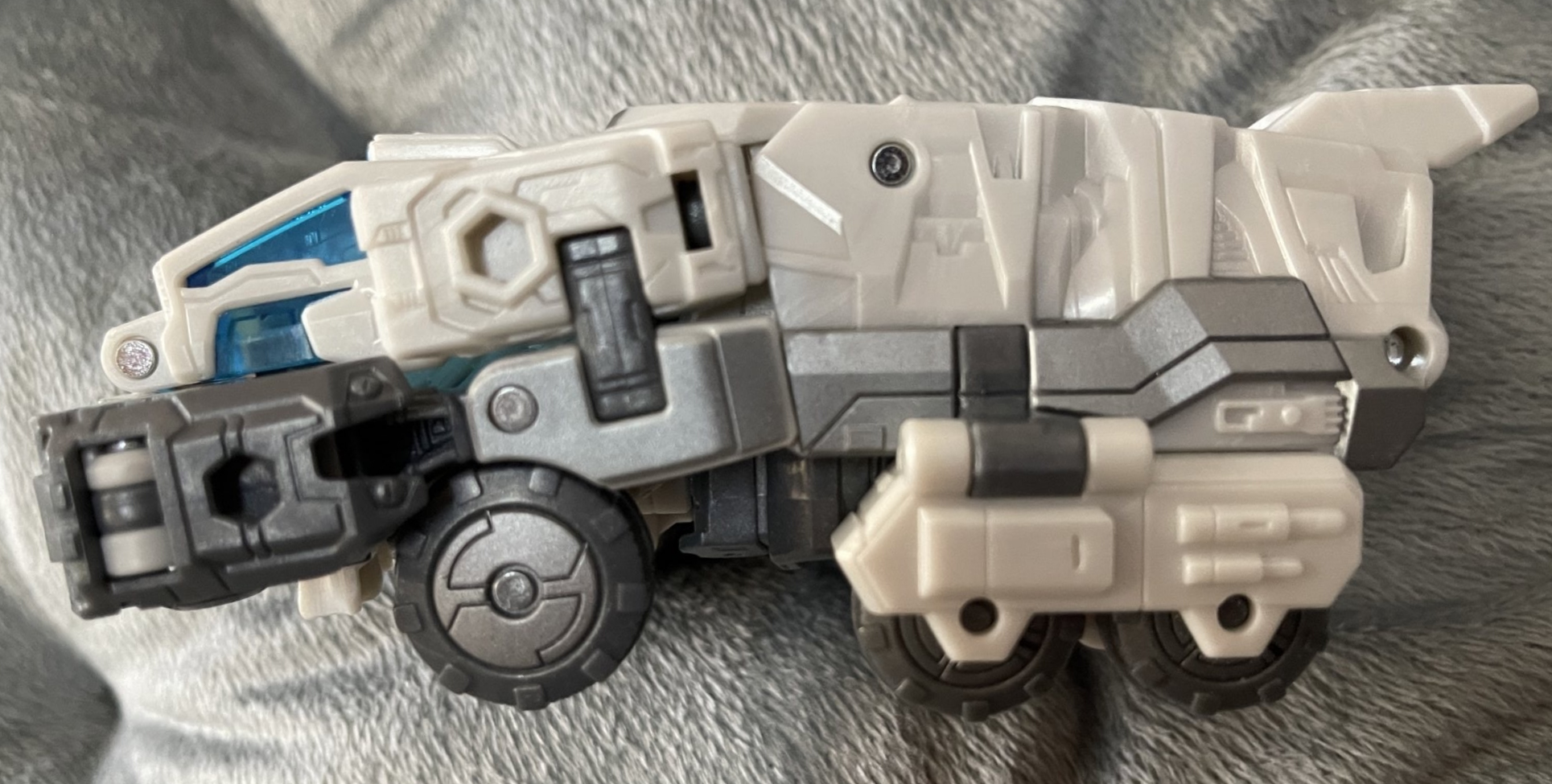 Images of Transformers AOTP Prima’s Alt Mode