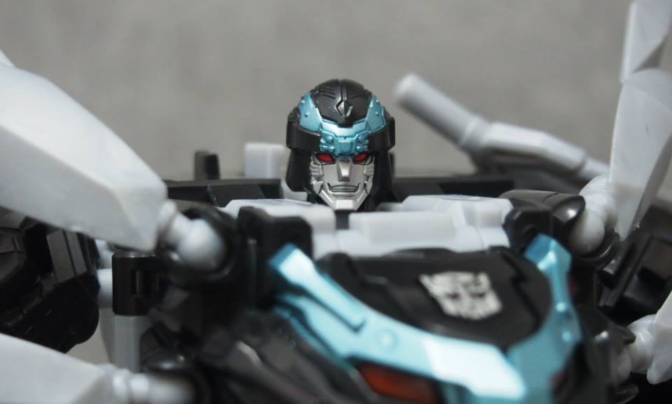 In-Hand Images: Takara Tomy Transformers Go! Gekisomaru Kurojishi Version