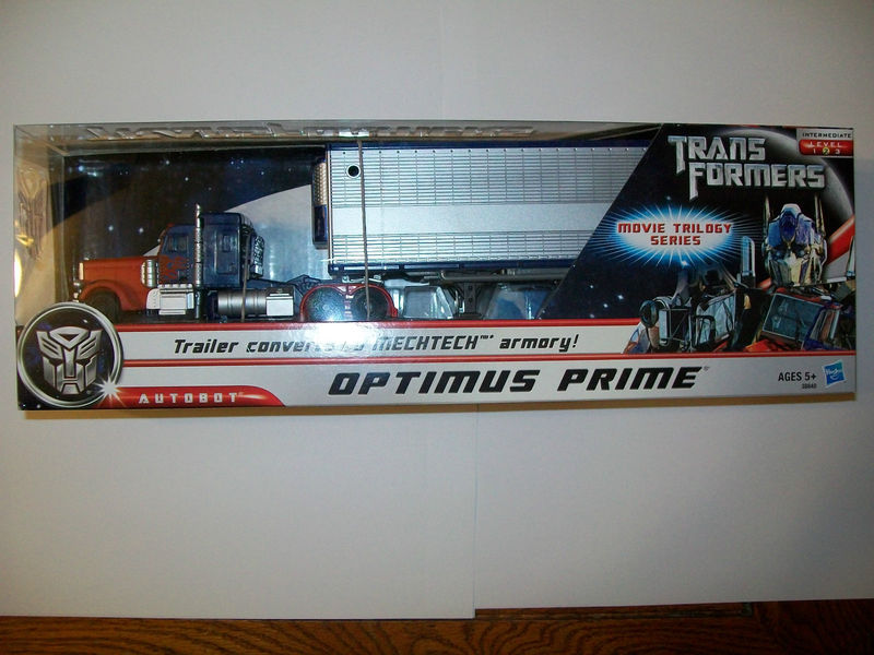 First Look at Movie Trilogy Series - In-Package Images of Deluxe Optimus Prime with Mechtech Trailer