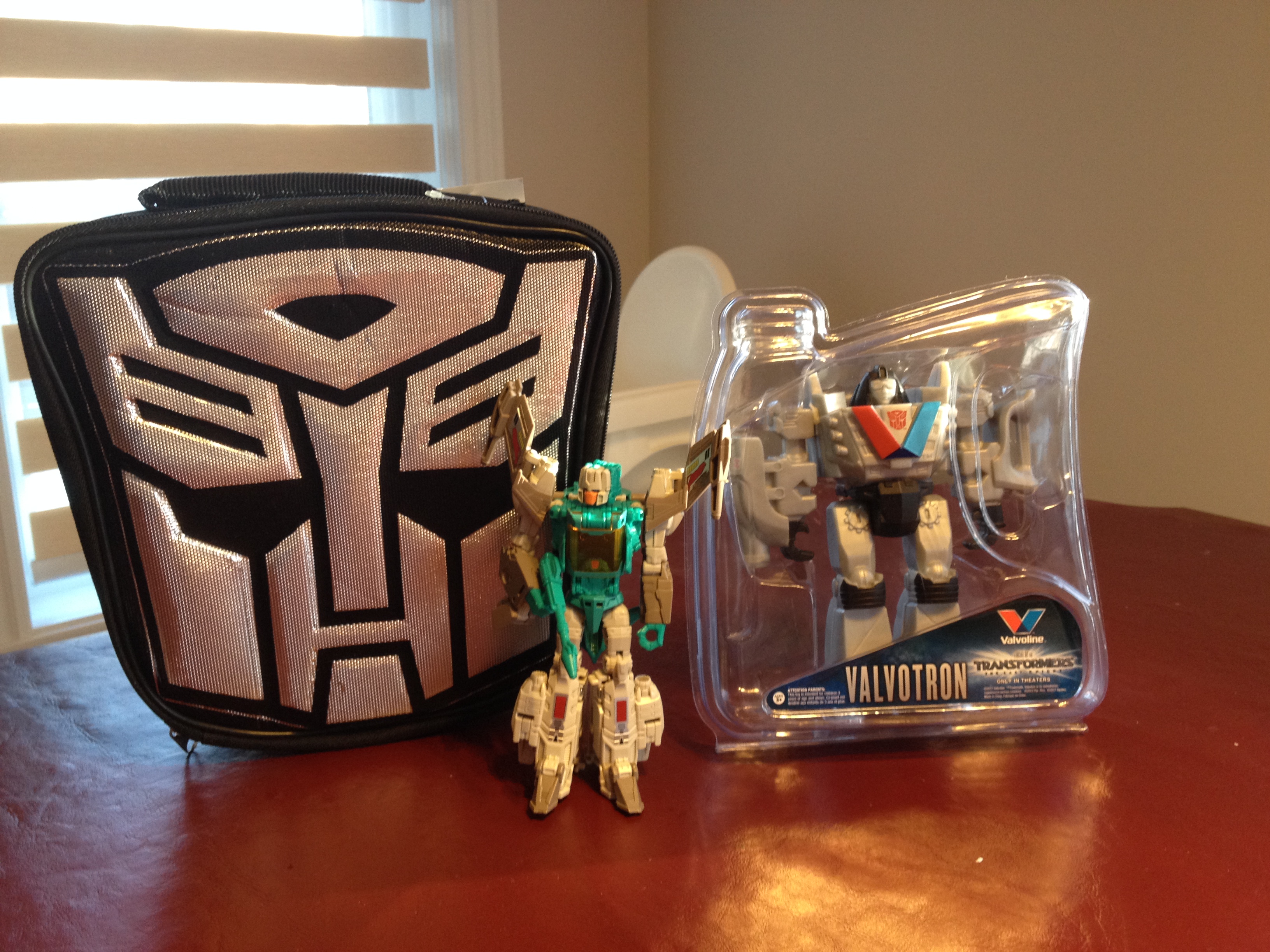 In Hand Images of Transformers: The Last Knight Valvoline Lunch Box
