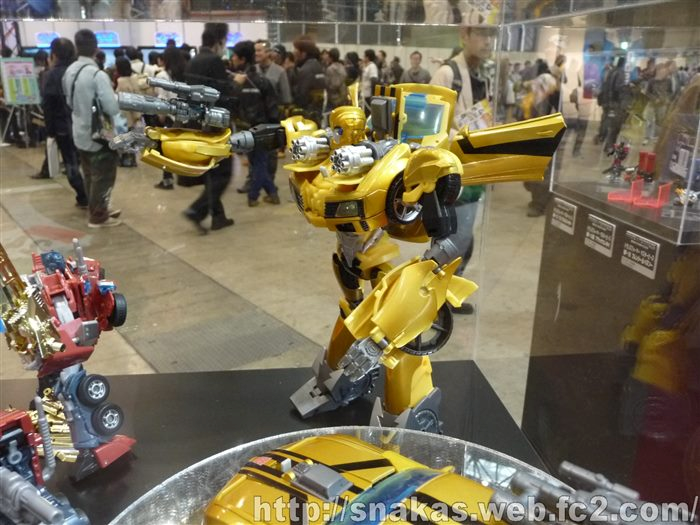 Arms Micron Thundercracker / Orion Pax and Possible Arms Micron Weaponizer Bumblebee at Dengeki 20th Anniversary Show