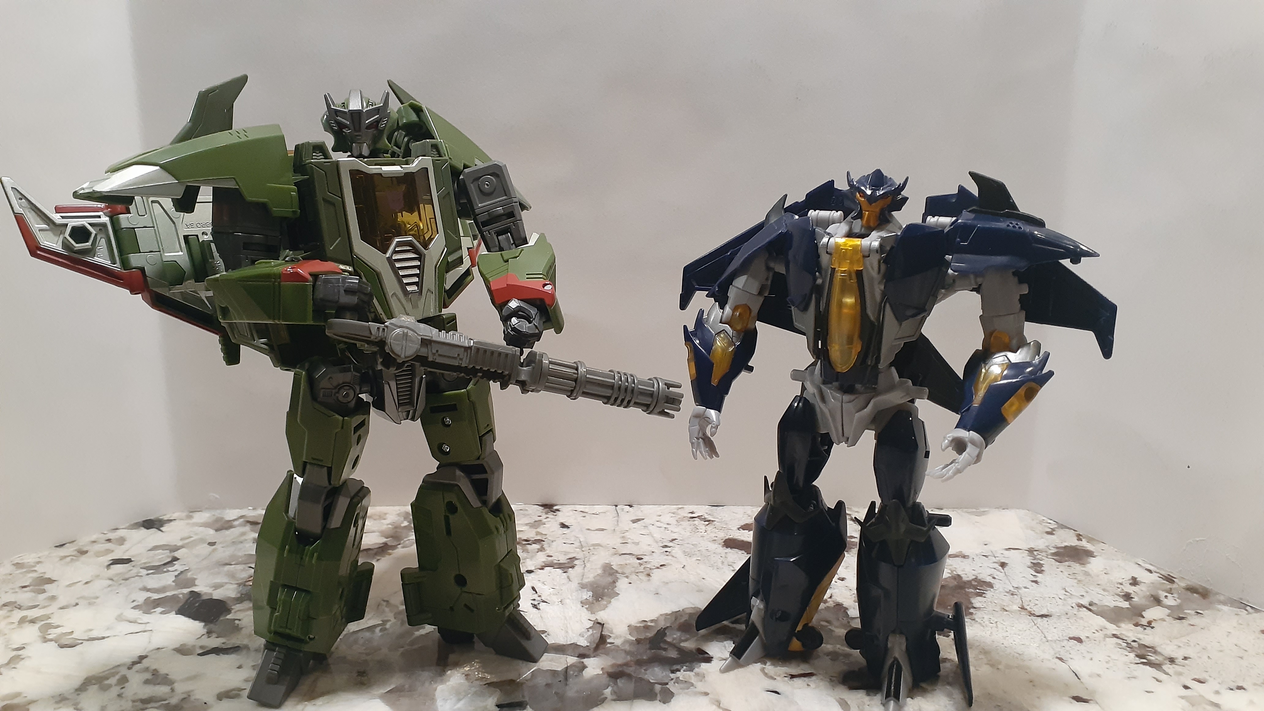 Video Review of Legacy Evolution Leader Skyquake with Comparisons to  Prime Figures