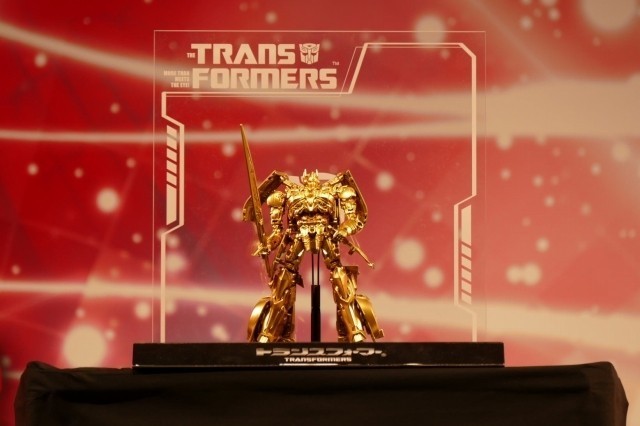 Transformers: The Last Knight at Tokyo Comic Con 2017 - Gold Optimus Prime, Dioramas & More