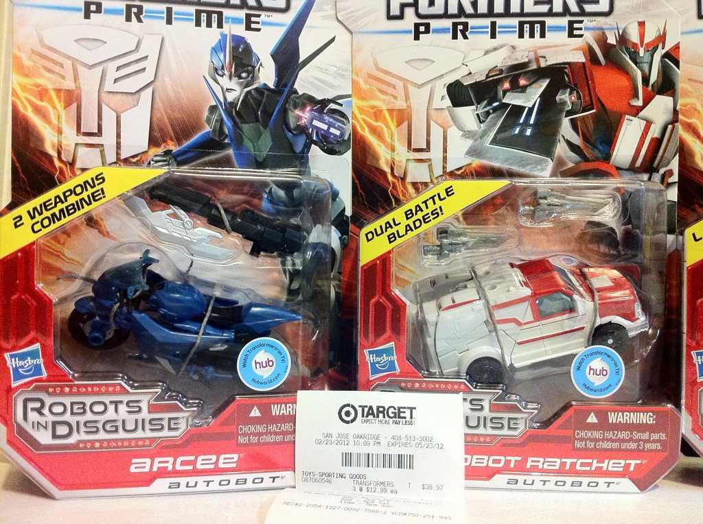 Transformers Prime "Robots in Disguise" Deluxe Ratchet and Arcee Spotted at Retail