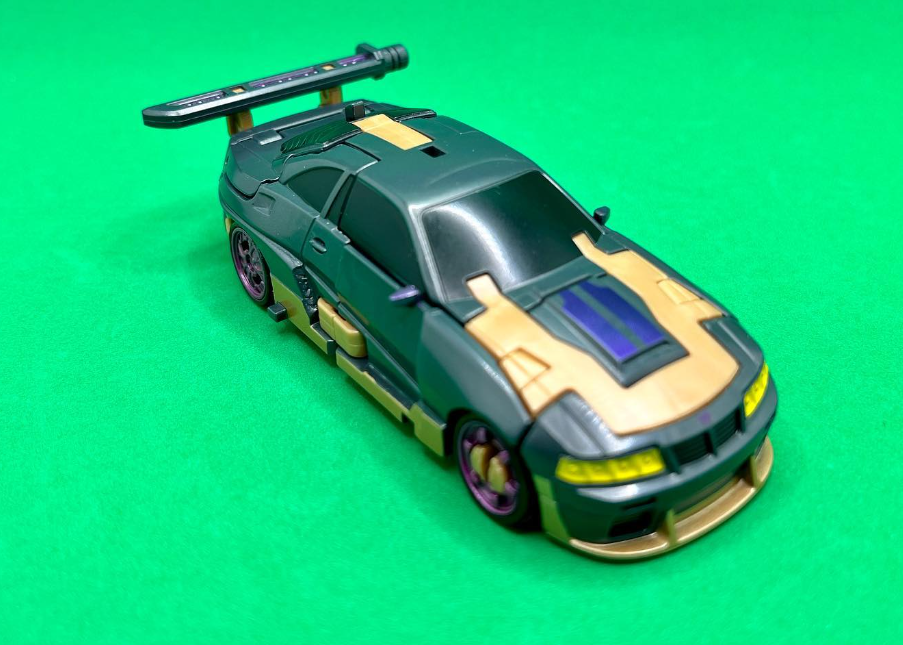 New Images of Rise of the Beasts Deluxe Nightbird Shows how the Weapons form the Spoiler in Alt Mode