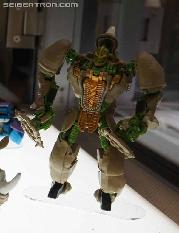 Video Review: Transformers Generations 30th Anniversary Voyager Rhinox
