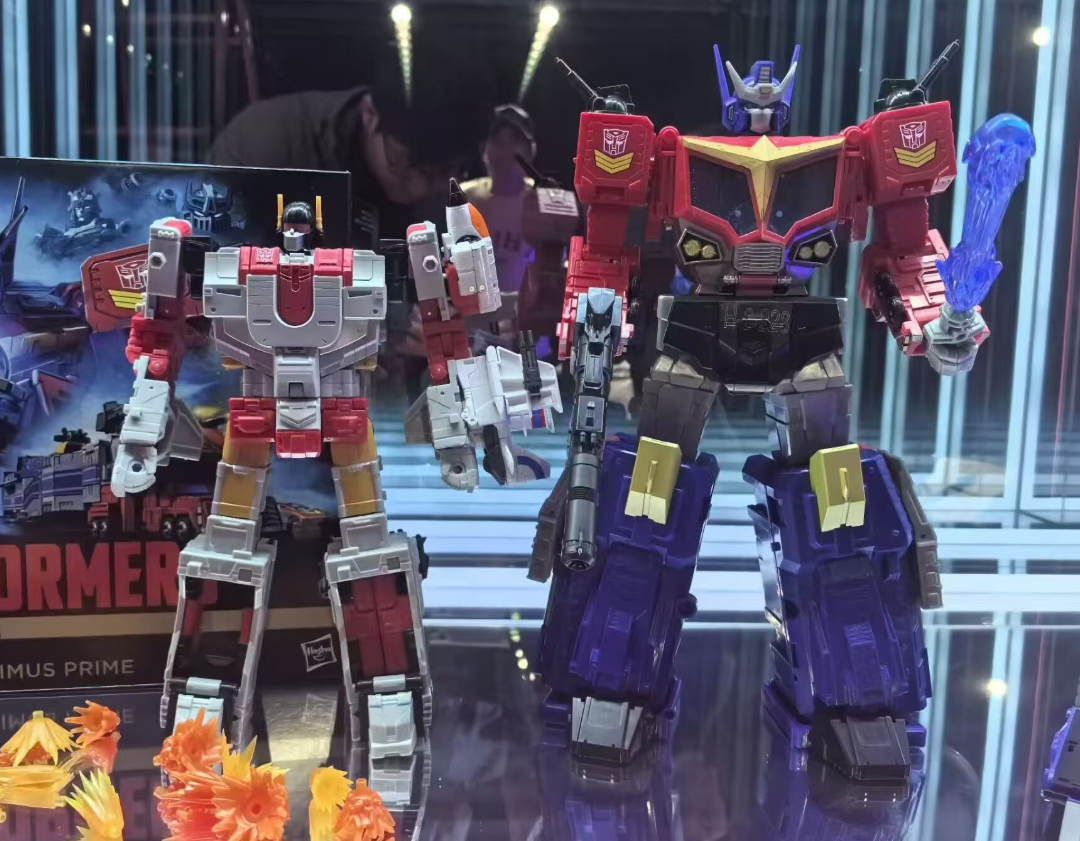 More Images and Reveals from Cybertron Con: Star Convoy, Heatwave, Sky Byte, Prima, Solus and More
