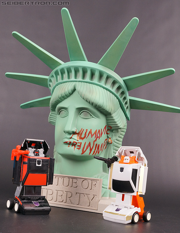 New Toy Galleries: G1 Battlechargers Runamuck and Runabout