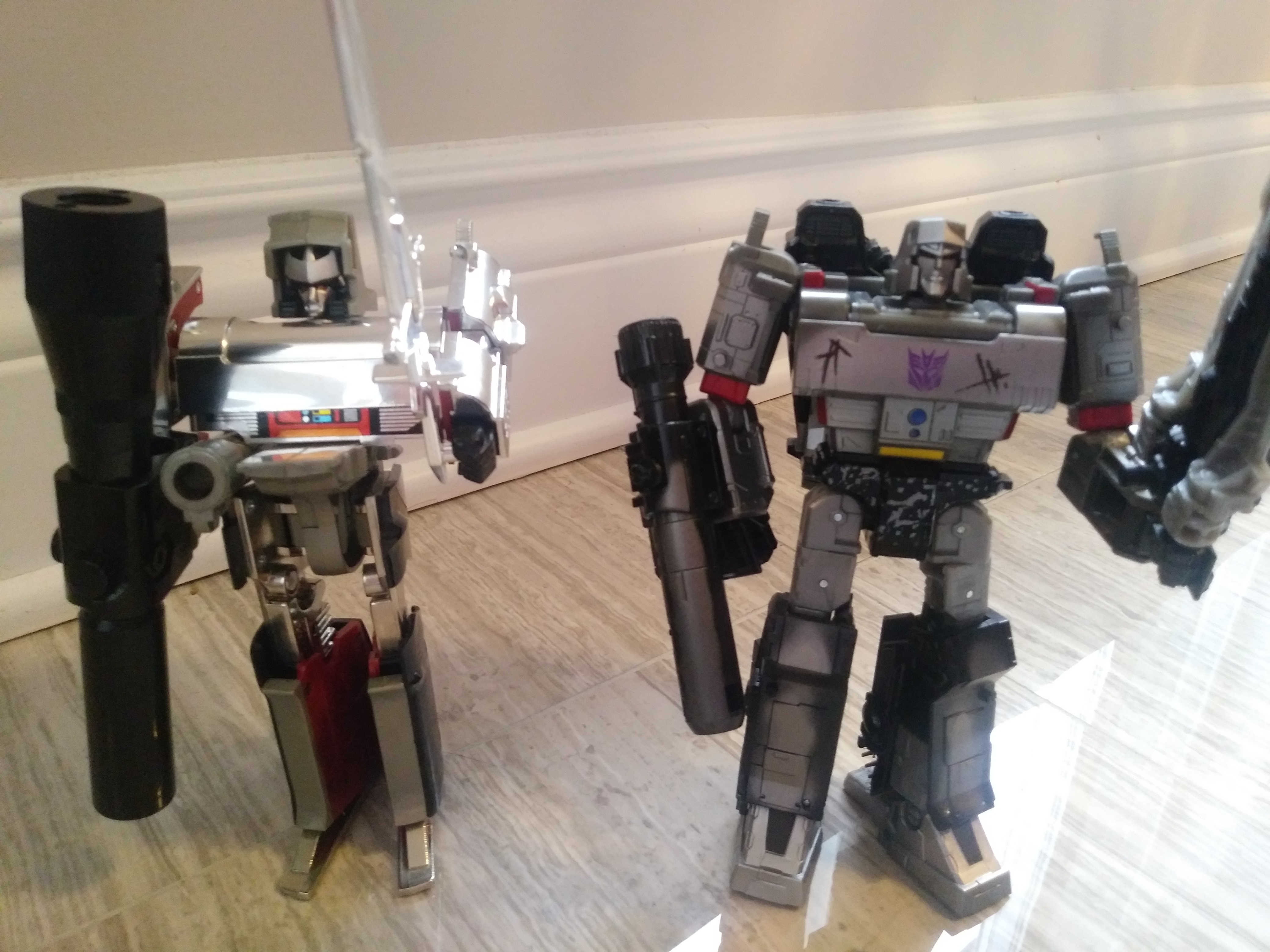 Pictorial Review for Exclusive Transformers Netflix Series Toys Megatron with Lionizer & Pinpointer