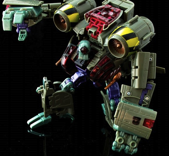 New Look at Hasbro's Reveal the Shield Voyager Lugnut