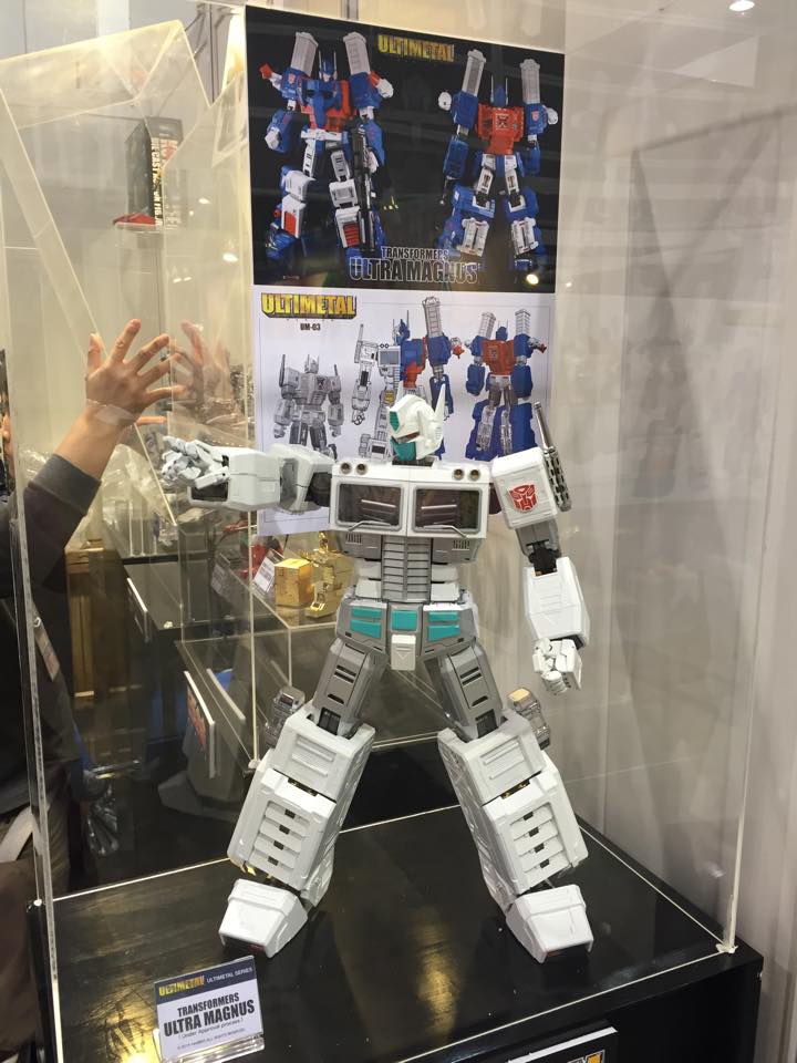 Ultimetal UM 03 Ultra Magnus revealed, along with battled damaged UM 01