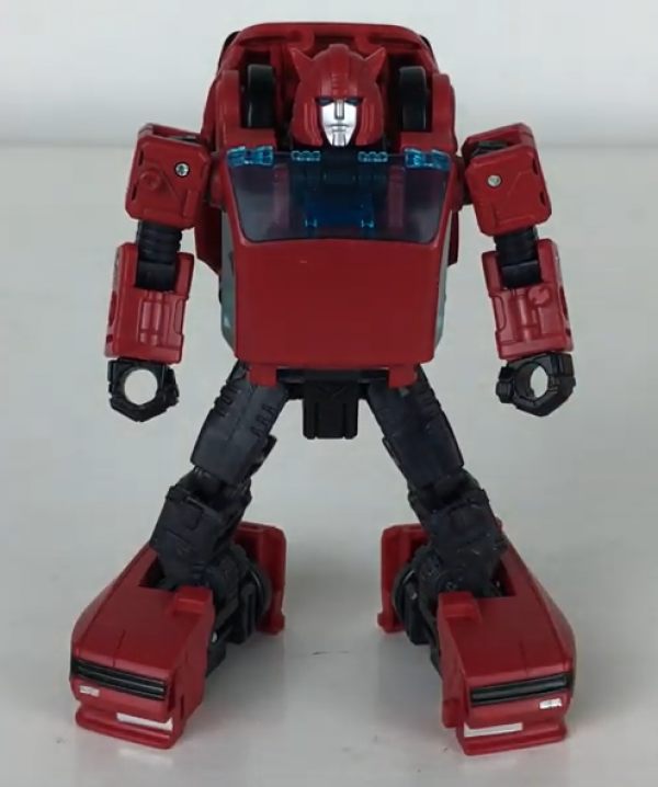 Video Review of Transformers Generations War for Cybertron Earthrise Deluxe Class Cliffjumper