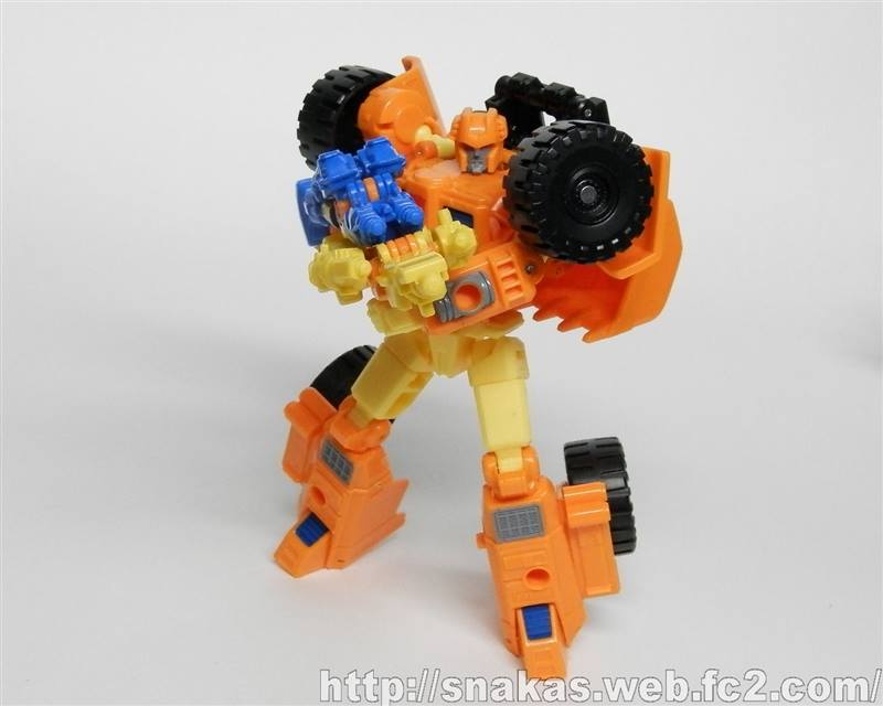 In-Hand Images: Transformers Generations Scoop with Holepunch and Caliburst