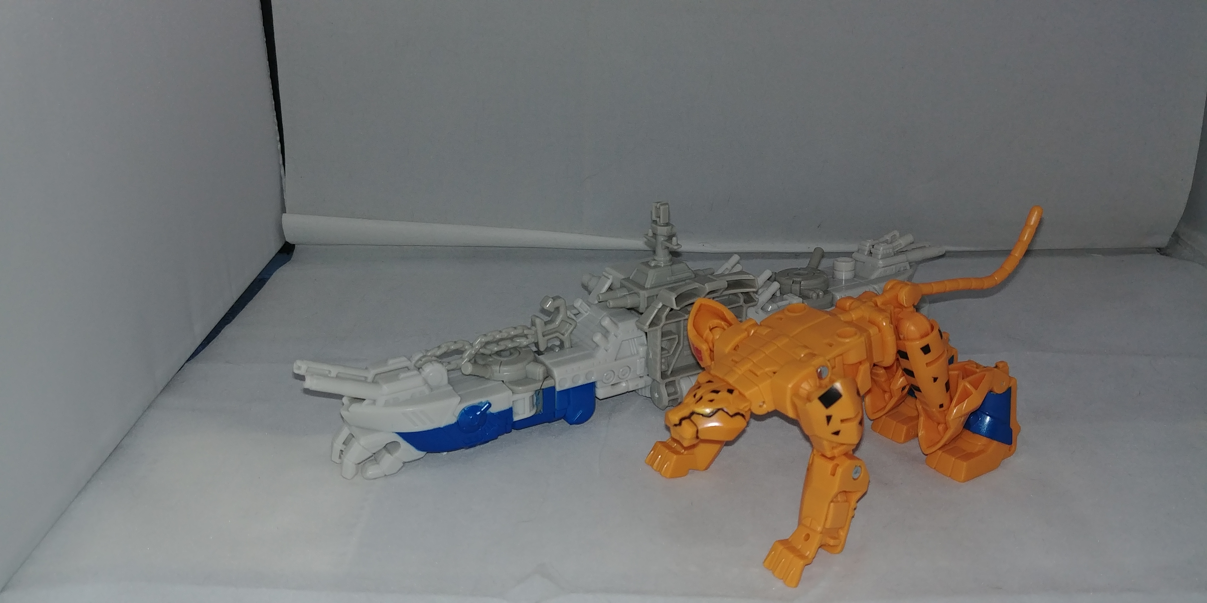 Video Review of Spark Armour Cheetor from Transformers Cyberverse