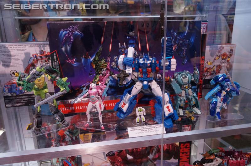 SDCC 2016: Generations Platinum Edition Preview Night Display with Prime vs Megatron, Autobot Heroes, Planet of Junk #HasbroSDCC