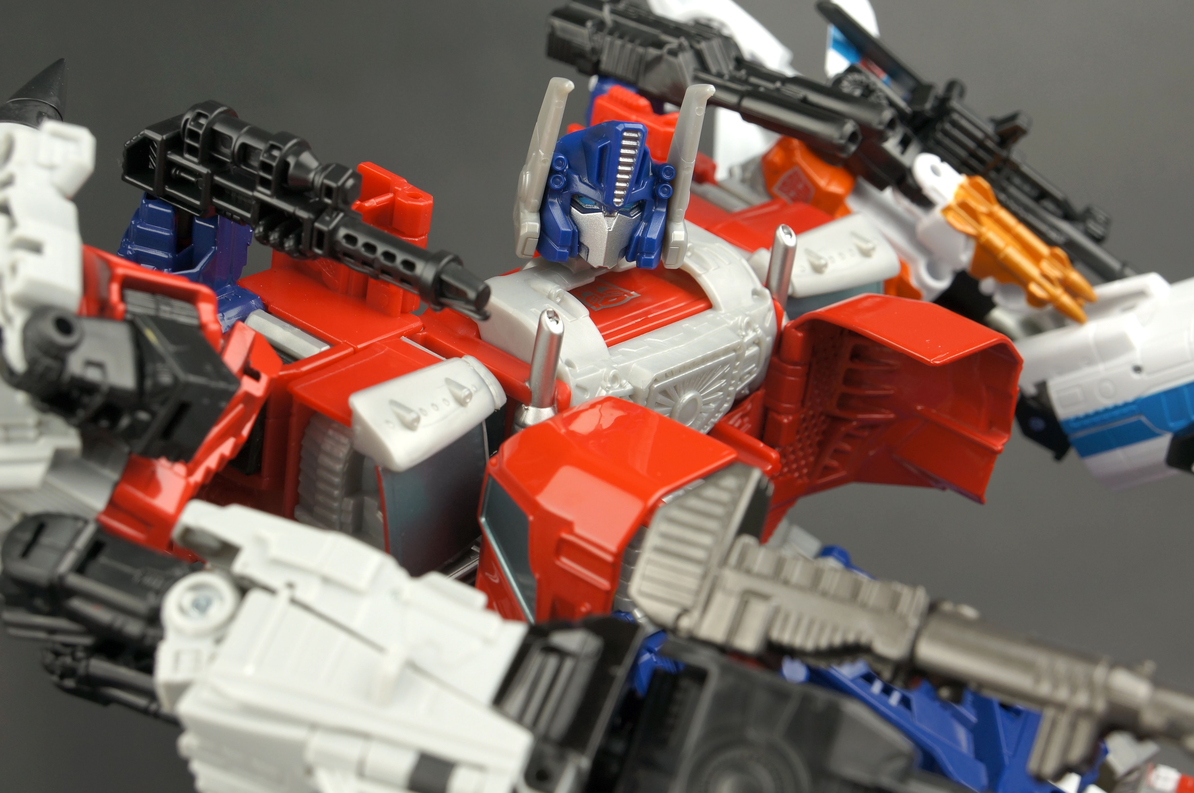 New Gallery: Generations Combiner Wars Ultra Prime