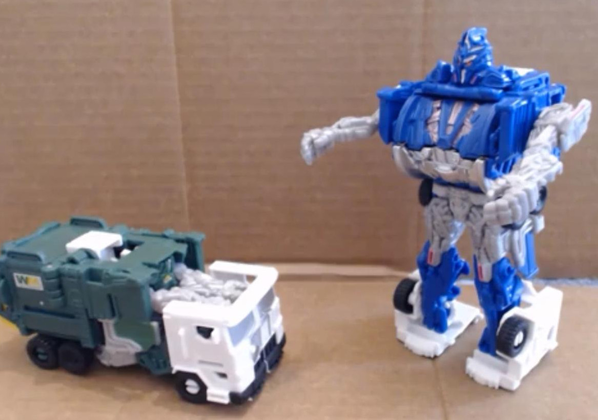Video Review - Takara Tomy Transformers Adventure TED 05 Junkion (feat AoE Junkheap)