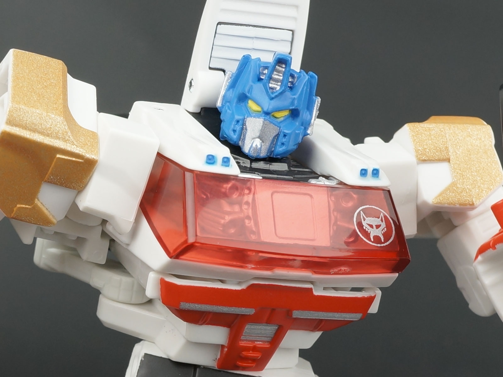 New Gallery: Collectors' Club 2015 Lio Convoy