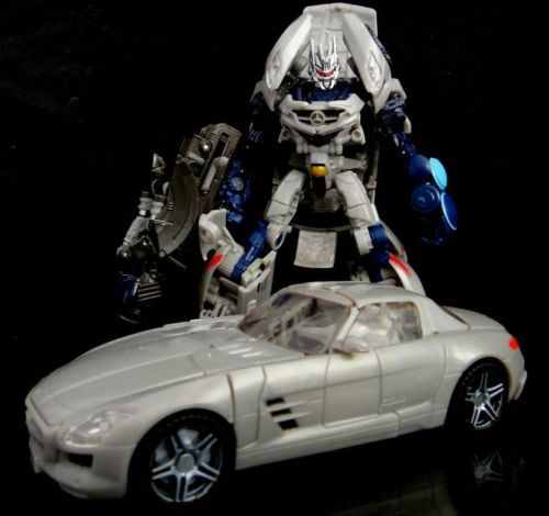 Transformers DOTM Deluxe Soundwave In-Hand Images