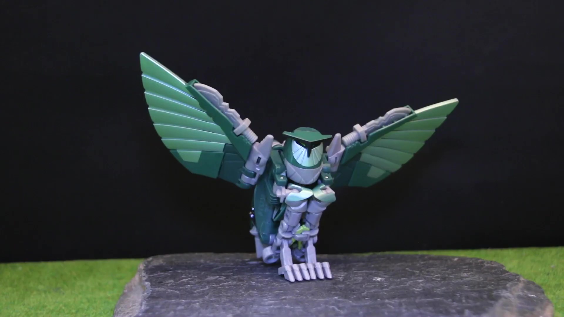 First Look at Nightshade's Owl Statue Alt Mode in Toy Form