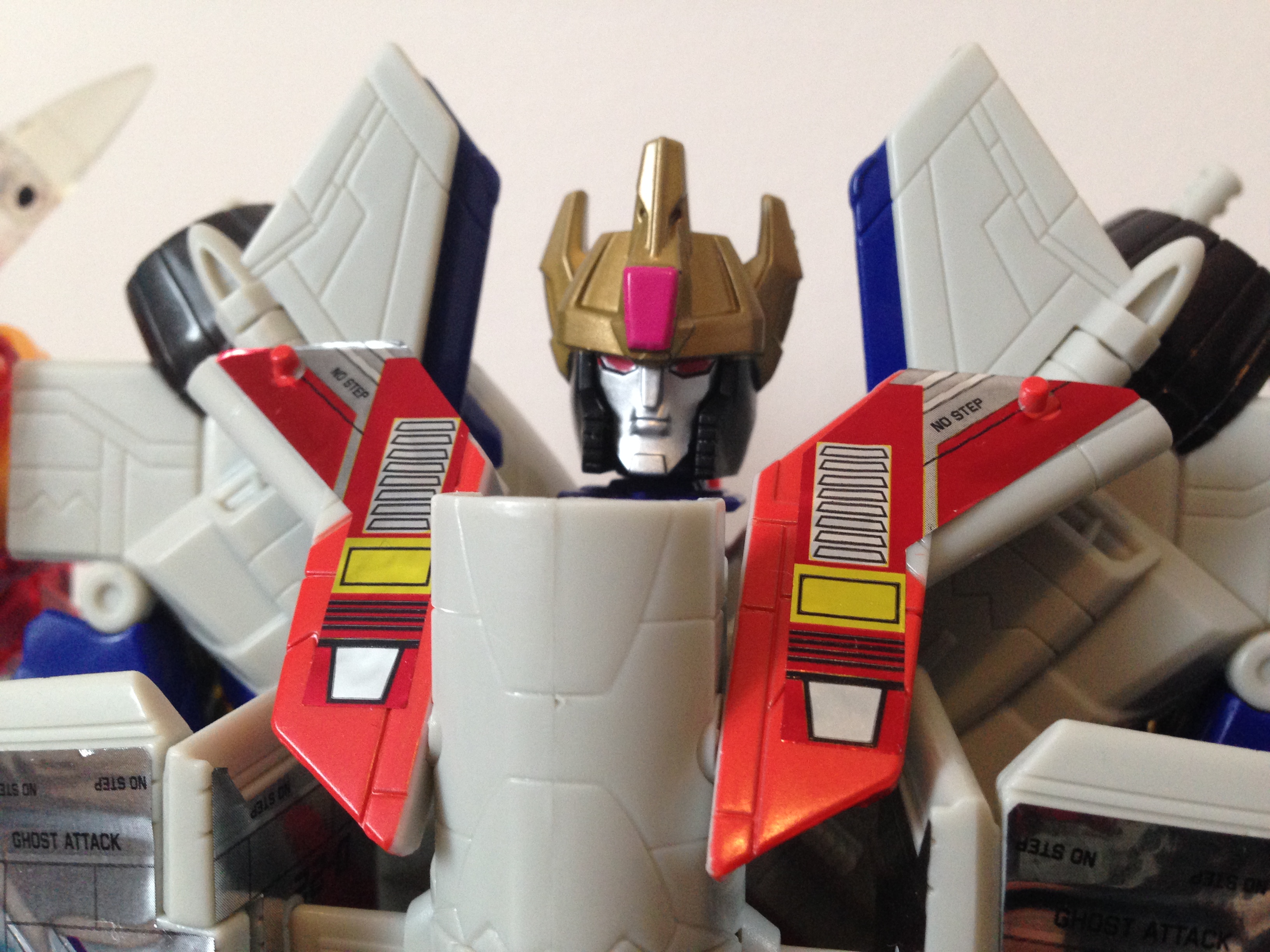 Power of the Primes Voyager Starscream Pictorial Review