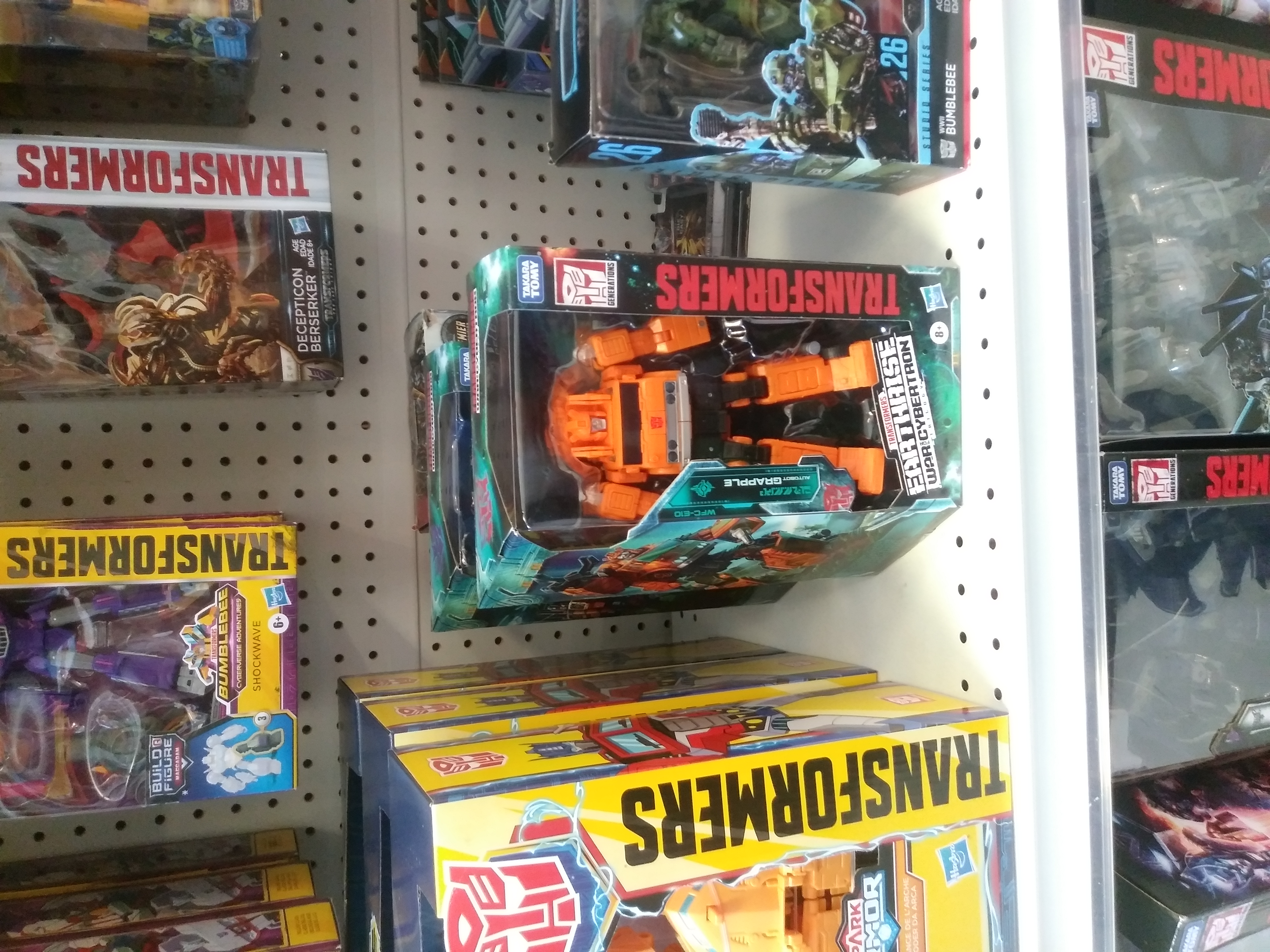 Earthrise Battle Masters, Micromasters and Voyagers found at Canadian Retail