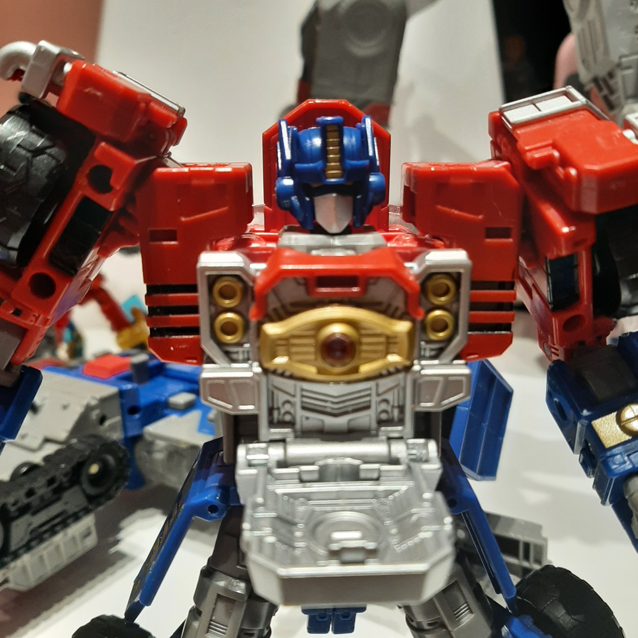 More Images of Legacy Commander Armada Prime Show All Modes, Size Comparisons and Removable Matrix