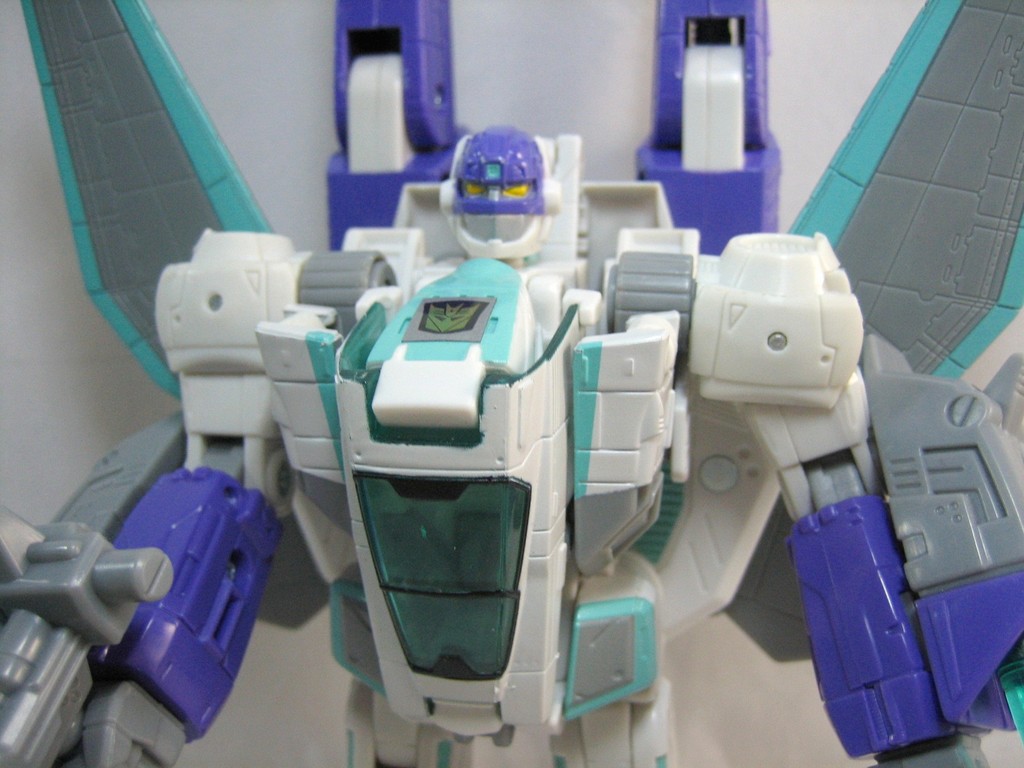 Transformers News: New Images of BotCon Exclusive Dreadwind