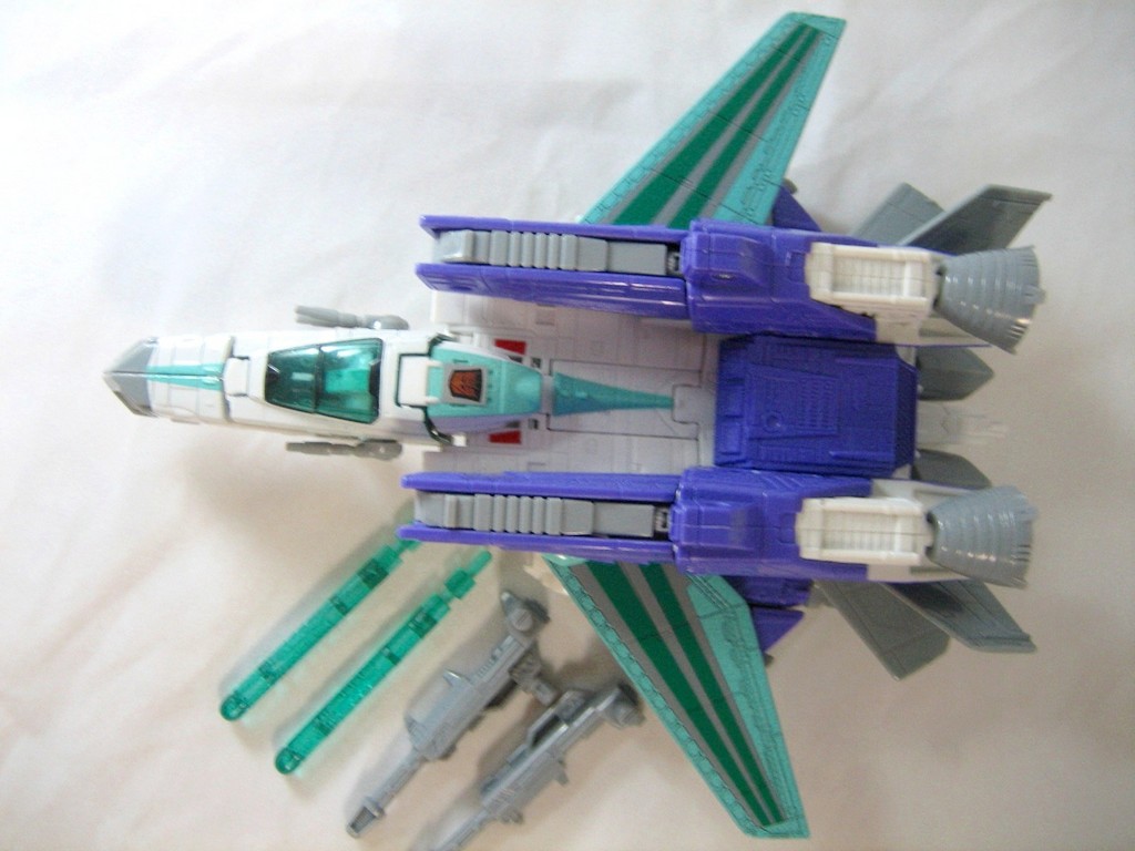 Transformers News: New Images of BotCon Exclusive Dreadwind