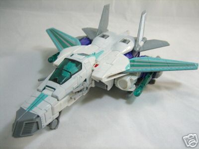 Transformers News: New Images of BotCon Exclusive Dreadwind