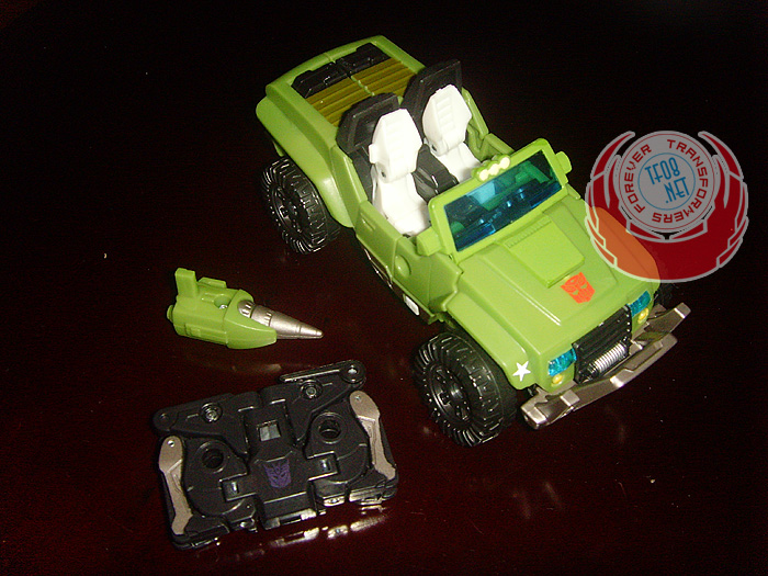 Transformers News: New images of Universe Hound and Ravage! {L_IMAGE}
