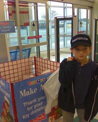 Transformers News: Giving the gift of Transformers (Toys 4 Tots) {L_IMAGE}