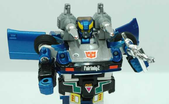 Transformers News: Knock Off Blue-Colored Bluestreak Coming Soon? {L_IMAGE}
