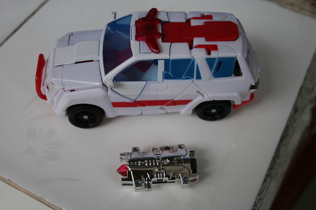 Transformers News: New images of Henkei and Universe Ratchet, and Universe Hotshot {L_IMAGE}