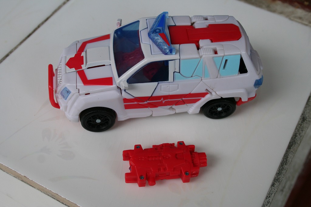 Transformers News: New images of Henkei and Universe Ratchet, and Universe Hotshot {L_IMAGE}