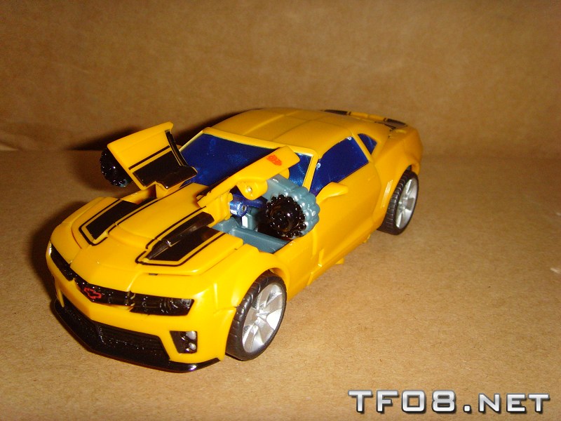 First Look at New ROTF BB & Barricade Toys