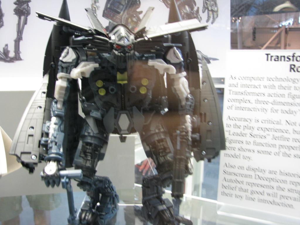 Transformers News: Transformers ROTF Smithsonian Exhibit Transformers ROTF Smithsonian Exhibit
