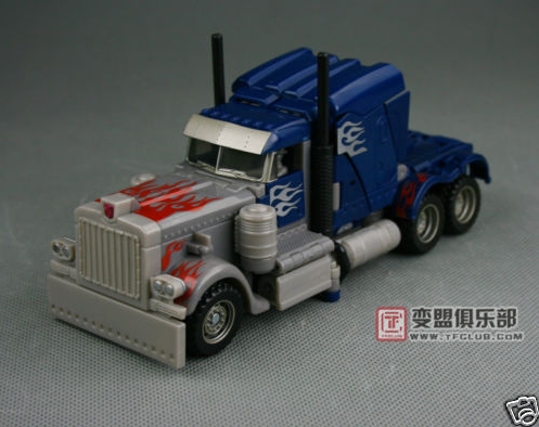 Transformers News: New Images of ROTF Shadow Megatron and Defender Optimus Prime New Images of ROTF Shadow Megatron and Final Defense Optimus Prime