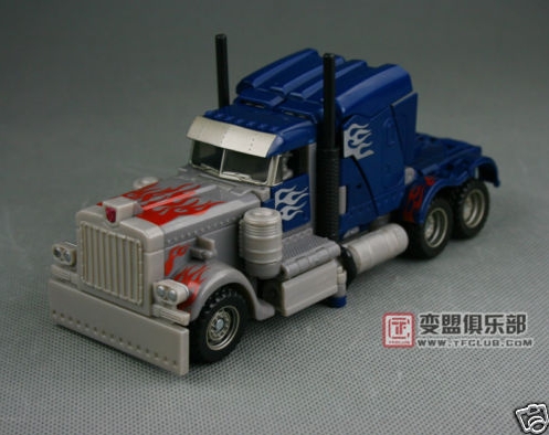 New Images of ROTF Shadow Megatron and Final Defense Optimus Prime