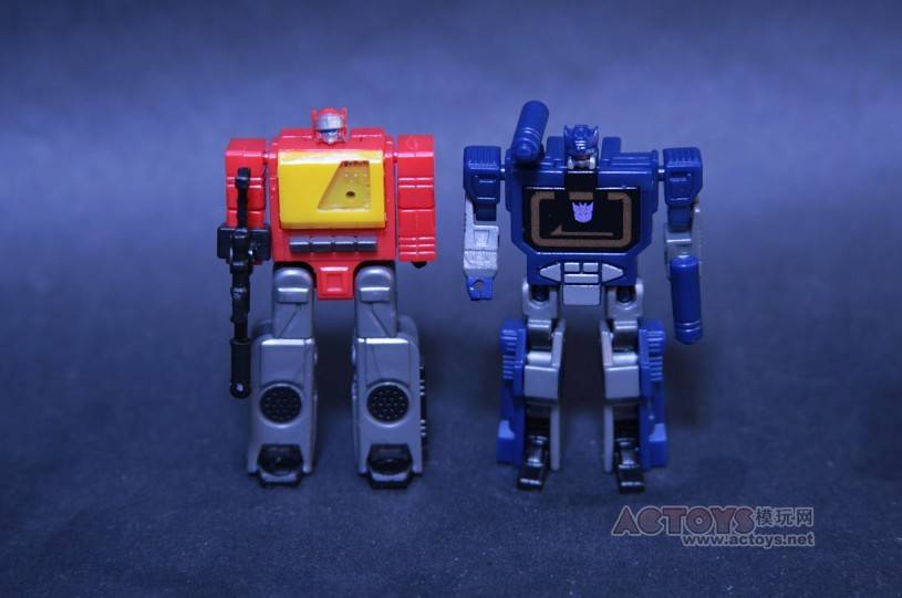 Transformers News: Out of Package Images of WST Blaster Image
