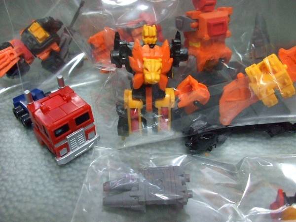 Transformers News: New Images of Jizai Toys Nano Scale Predaking Image