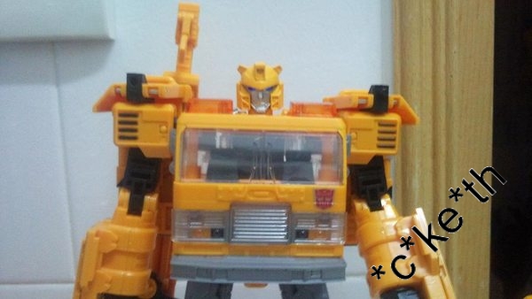 Transformers News: Comparison Photos of RTS & Transformers United Grapple Image