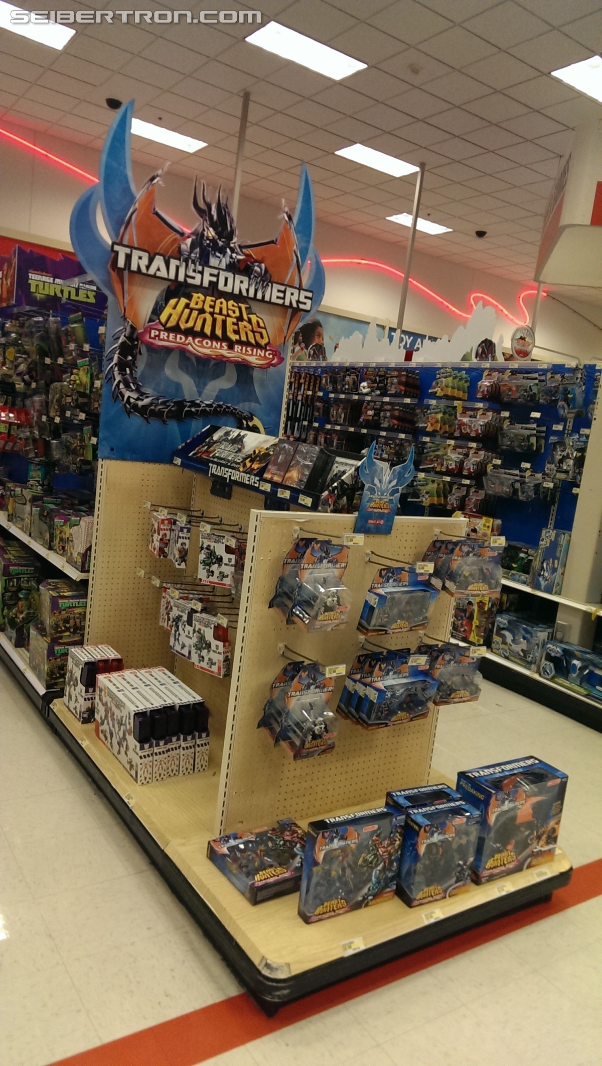 Transformers News: "Predacons Rising" End Cap Display Transformers News: "Predacons Rising" End Cap Display