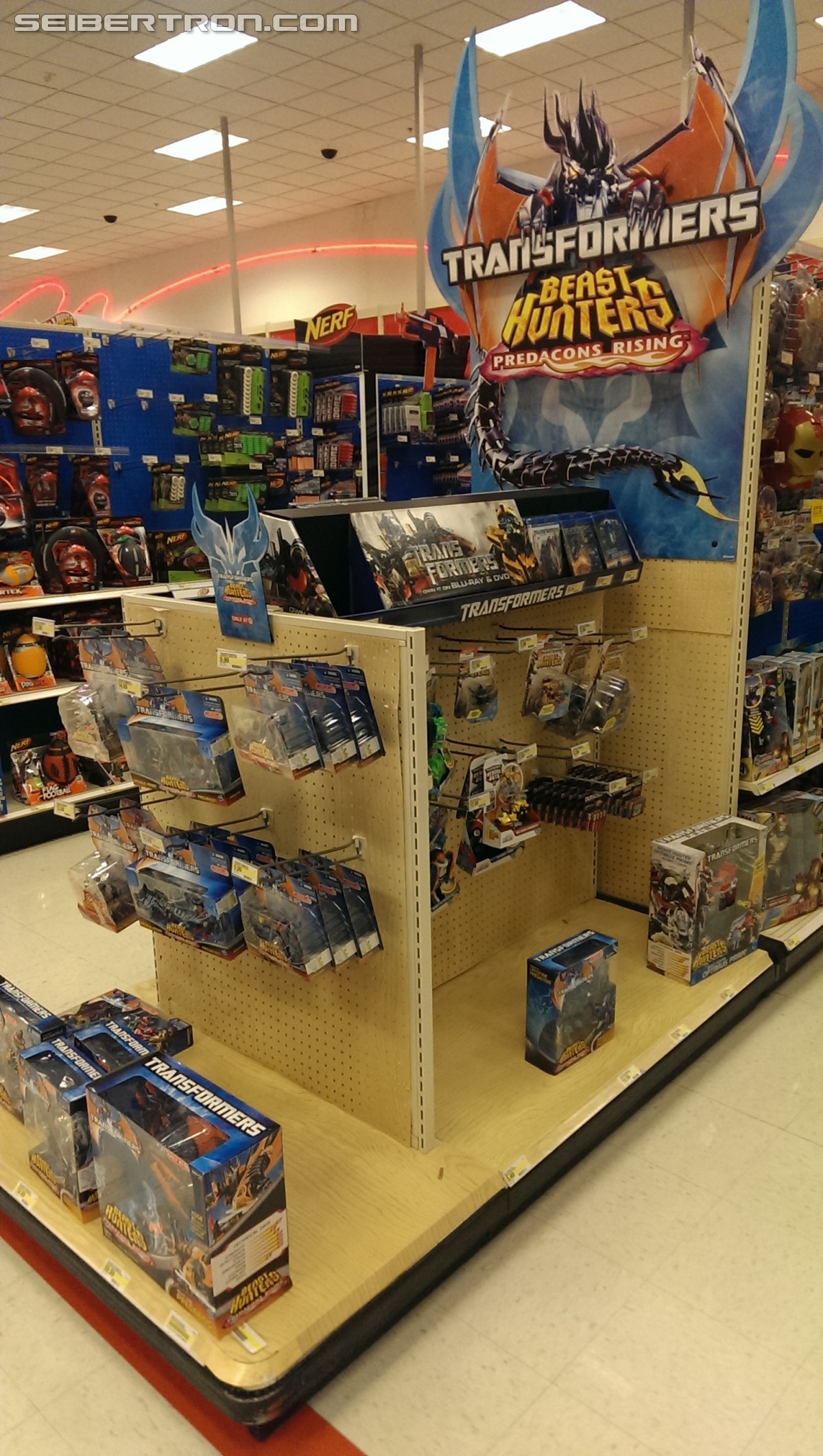 Transformers News: "Predacons Rising" End Cap Display Transformers News: "Predacons Rising" End Cap Display