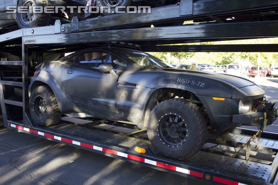 Transformers News: Re: Dino Spotted in Hong Kong with other Autobots?