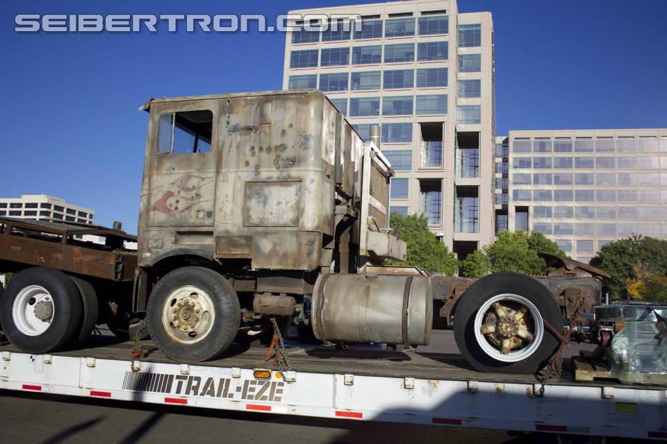 Transformers News: Re: Dino Spotted in Hong Kong with other Autobots?