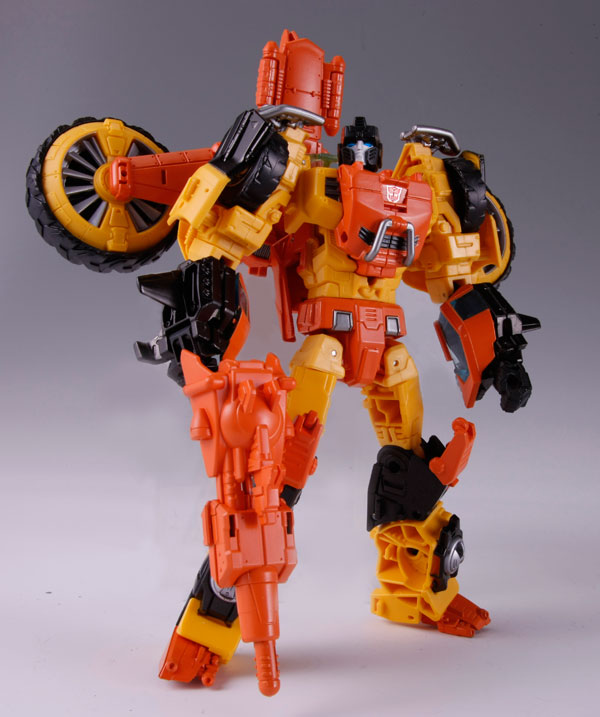 Transformers News: In Hand And Packaged Images Of TakaraTomy Generations Sandstorm Transformers News: In Hand And Packaged Images Of TakaraTomy Generations Sandstorm