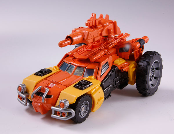 Transformers News: In Hand And Packaged Images Of TakaraTomy Generations Sandstorm Transformers News: In Hand And Packaged Images Of TakaraTomy Generations Sandstorm