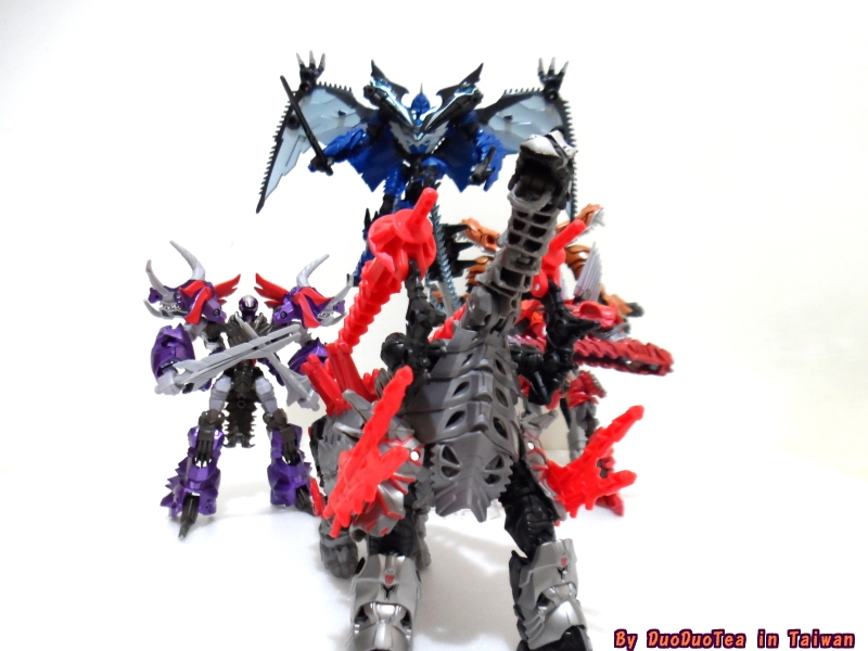 Transformers News: Age Of Extinction Voyager Class Slog In Hand Images Transformers News: Age Of Extinction Voyager Class Slog In Hand Images