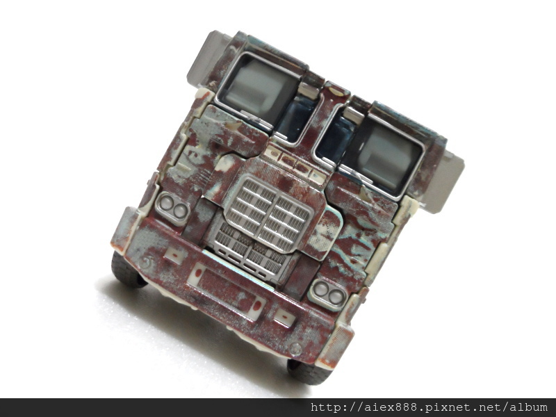 Transformers News: TRU Japan "Rusty" Optimus In Hand Images Transformers News: TRU Japan "Rusty" Optimus In Hand Images
